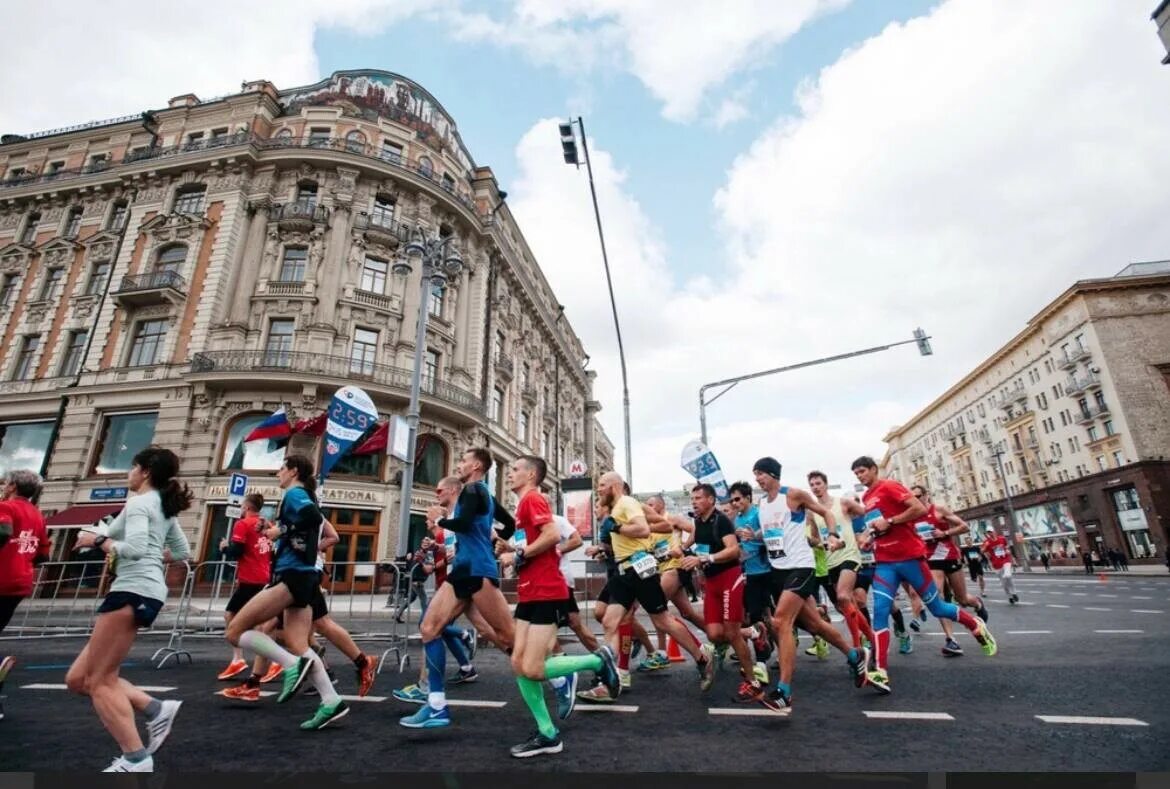 Полумарафон лужники 2022. Победители московского марафона. Марафон москва 2022. 18 сентября люди. Ядгаров искандер марафон москва.