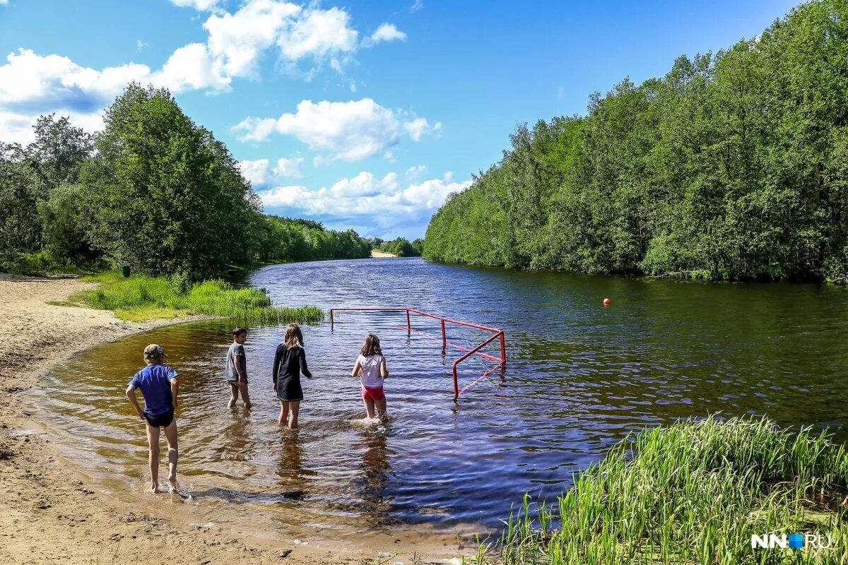 Новгород купаться. Городской пляж Великий Новгород. Озеро на Заречке в Нижнем Новгороде. Щёлковский Хутор Нижний Новгород озеро для купания. Пляж в Нижнем Новгороде на Волге.