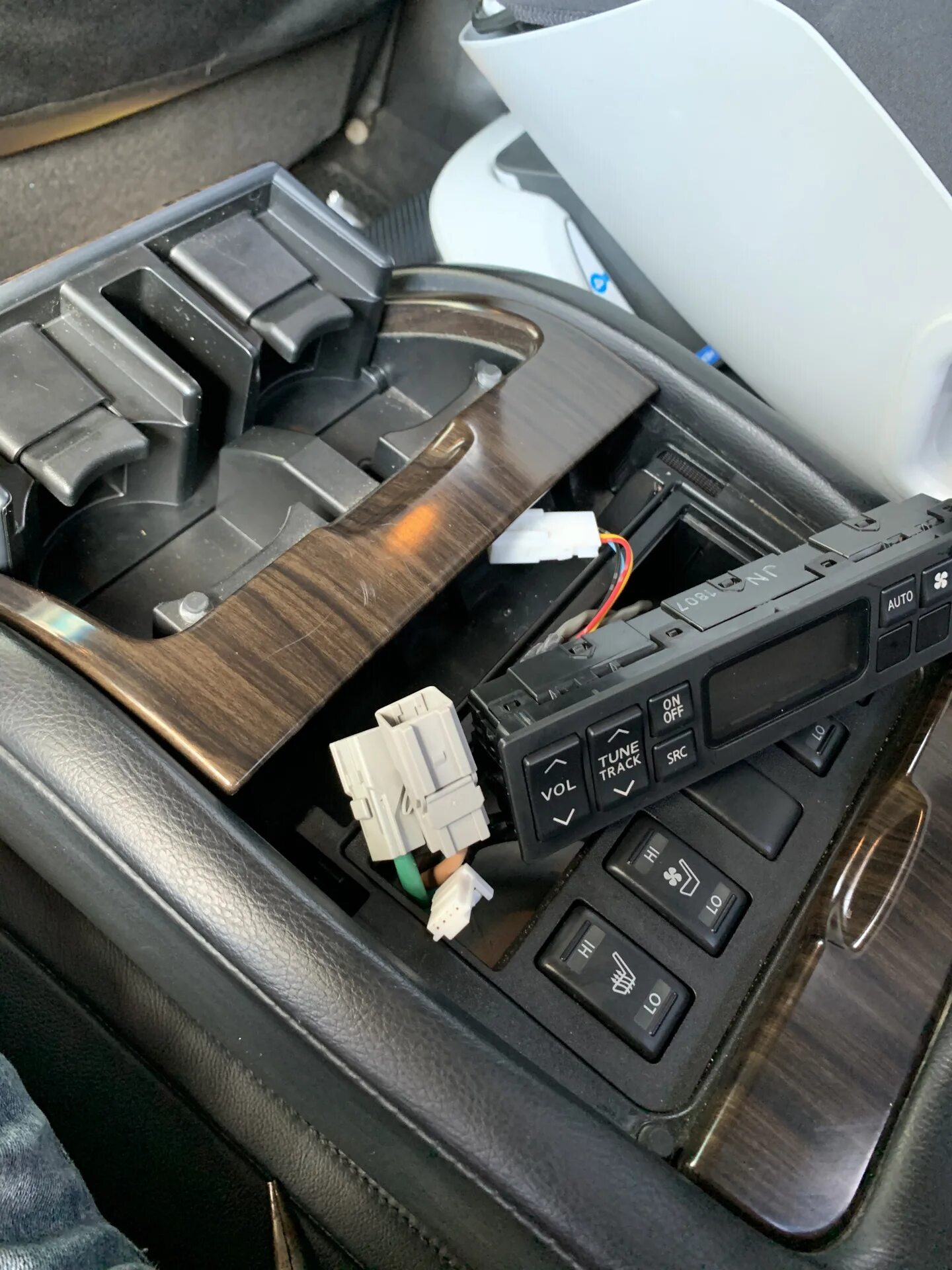 Обшивка подлокотника кожей - Nissan Teana (J31), 2,3 л, 2003 года тюнинг DRIVE2