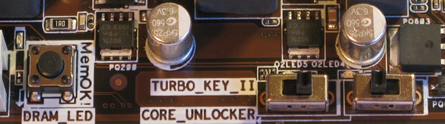 Turbo keys. Переключатель turbo key ii. переключатель на материнской плате turbo key. переключатель на материнской плате asus. тумблер на материнской плате asus.