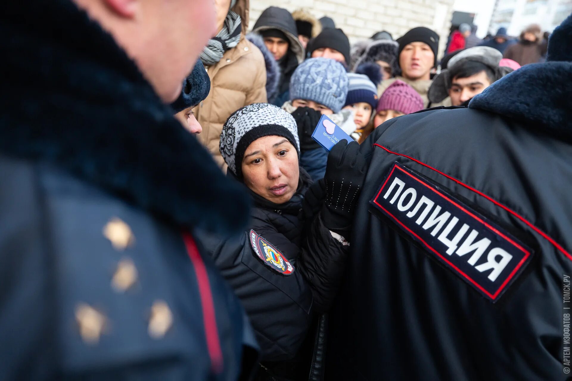 Видео депортации мигрантов. Депортация мигрантов. Мигранты в России. Выдворение мигрантов. Депортация иностранных граждан.