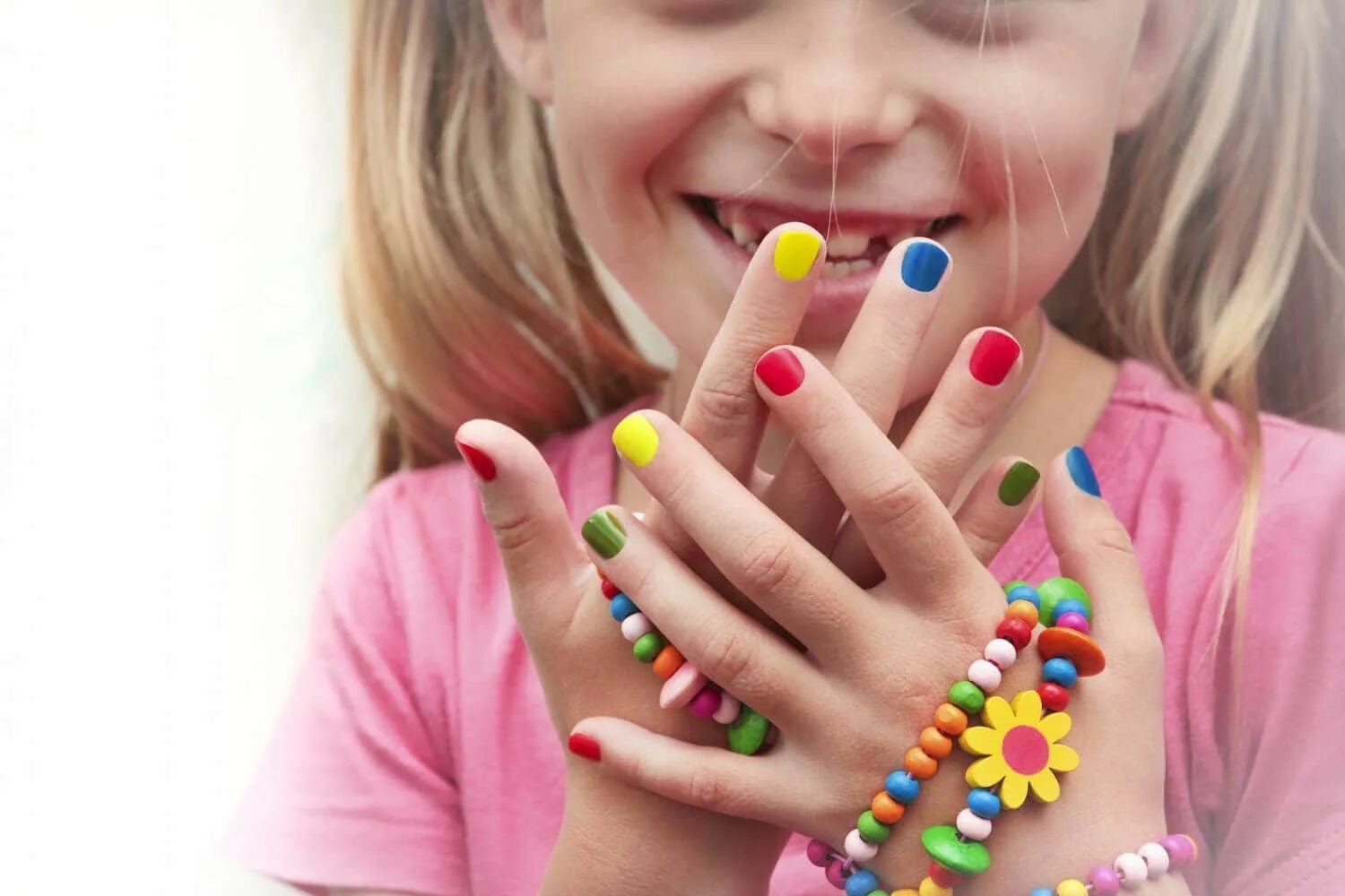 С какого возраста делать гель лак. Детский маникюр. Маникюр для детей. Красивые ногти для детей. Красивый маникюр для девочек.