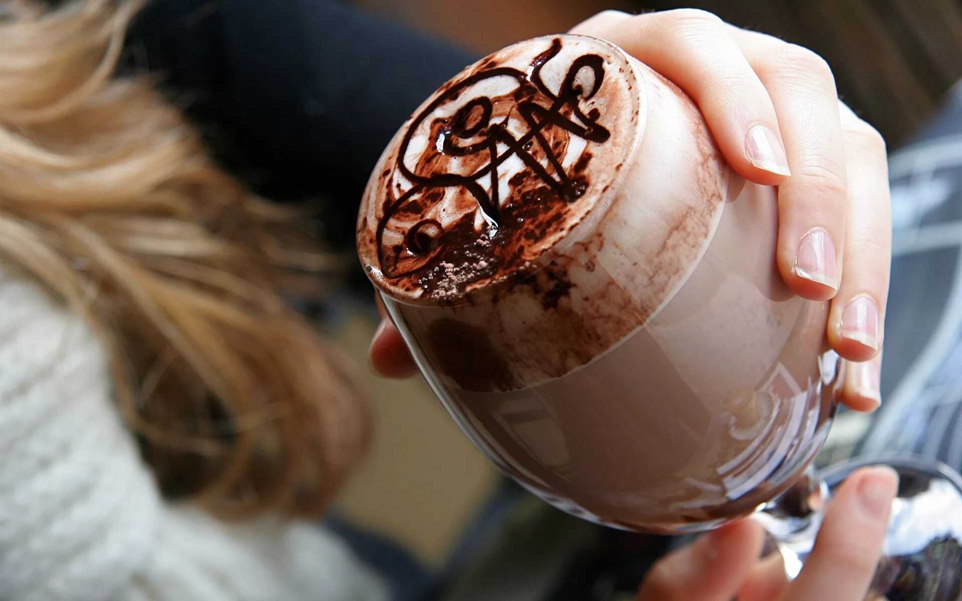 Кофе шоколадом картинки. Кофе и шоколад. Горячий шоколад. Горячий шоколад для кофейни. Какао шоколад.