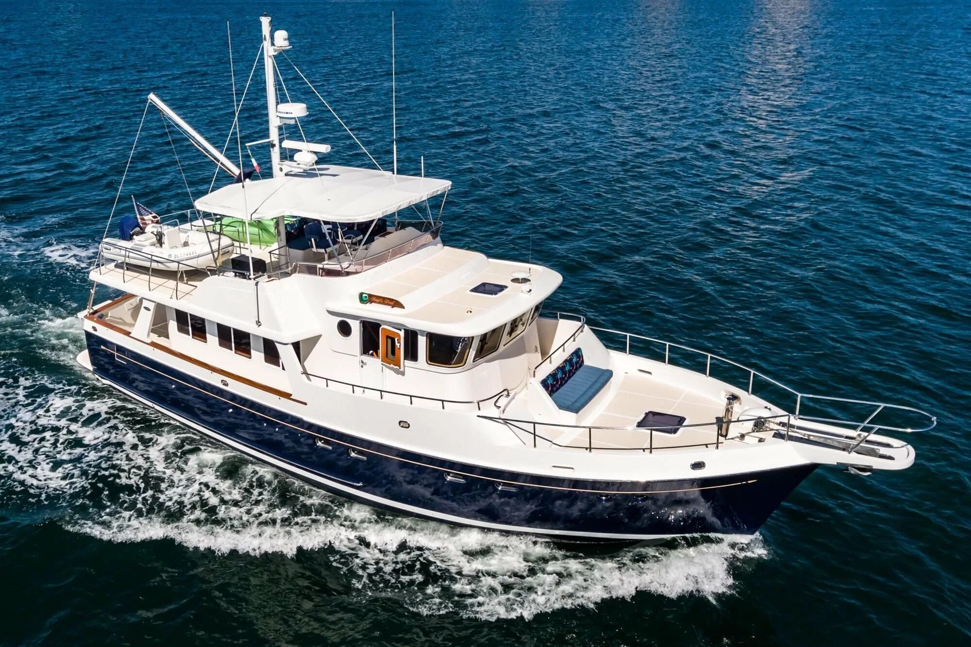 Classic motor yacht. Beneteau 440 осеnis. Yachtworld. Perini navi моторная яхта. Yachtworld.