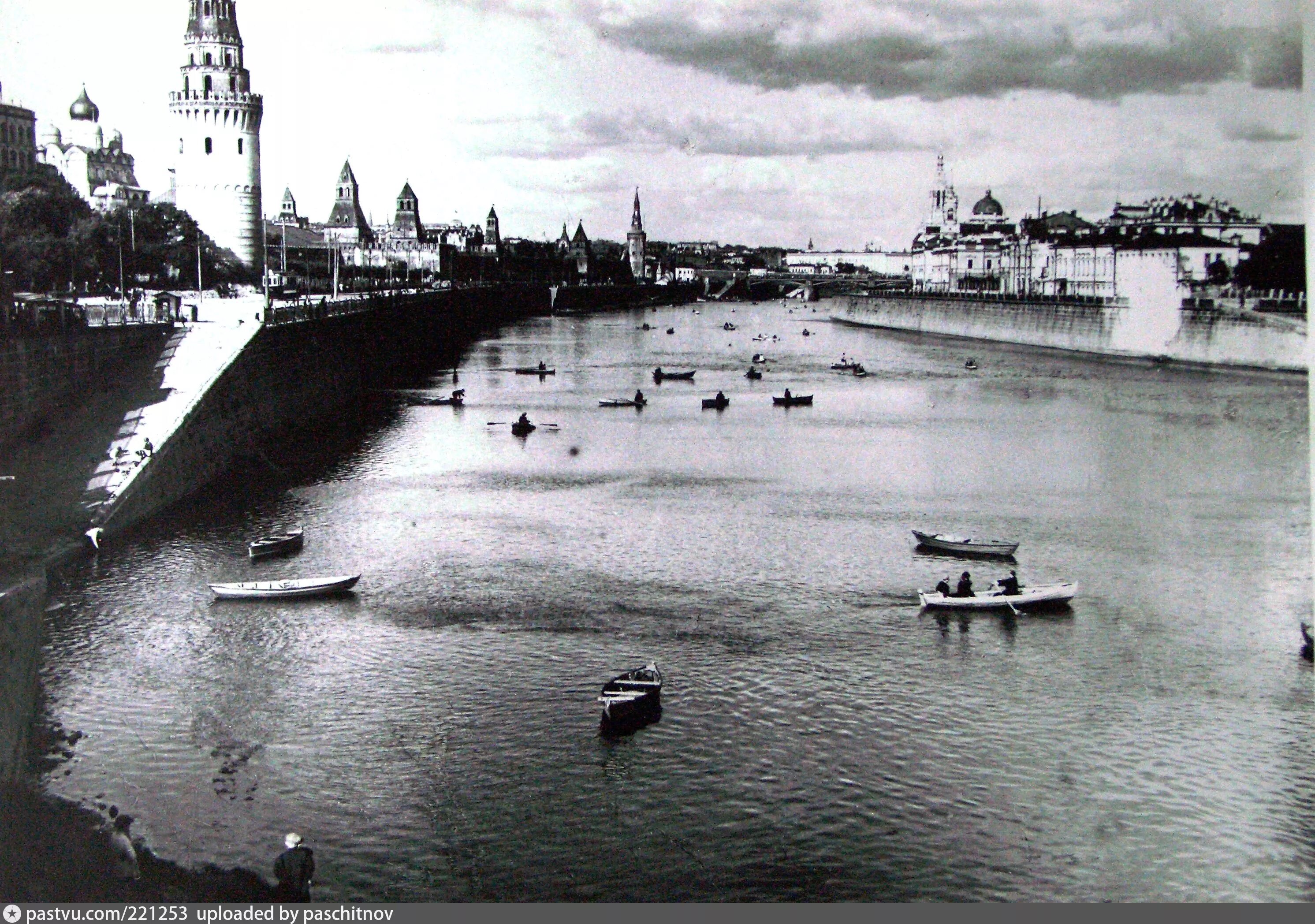 Москве-реке 1929 год. Старый москворецкий мост. Москва река 20 век. Московский кремль в 1900 году. Реки москвы реки москвы.