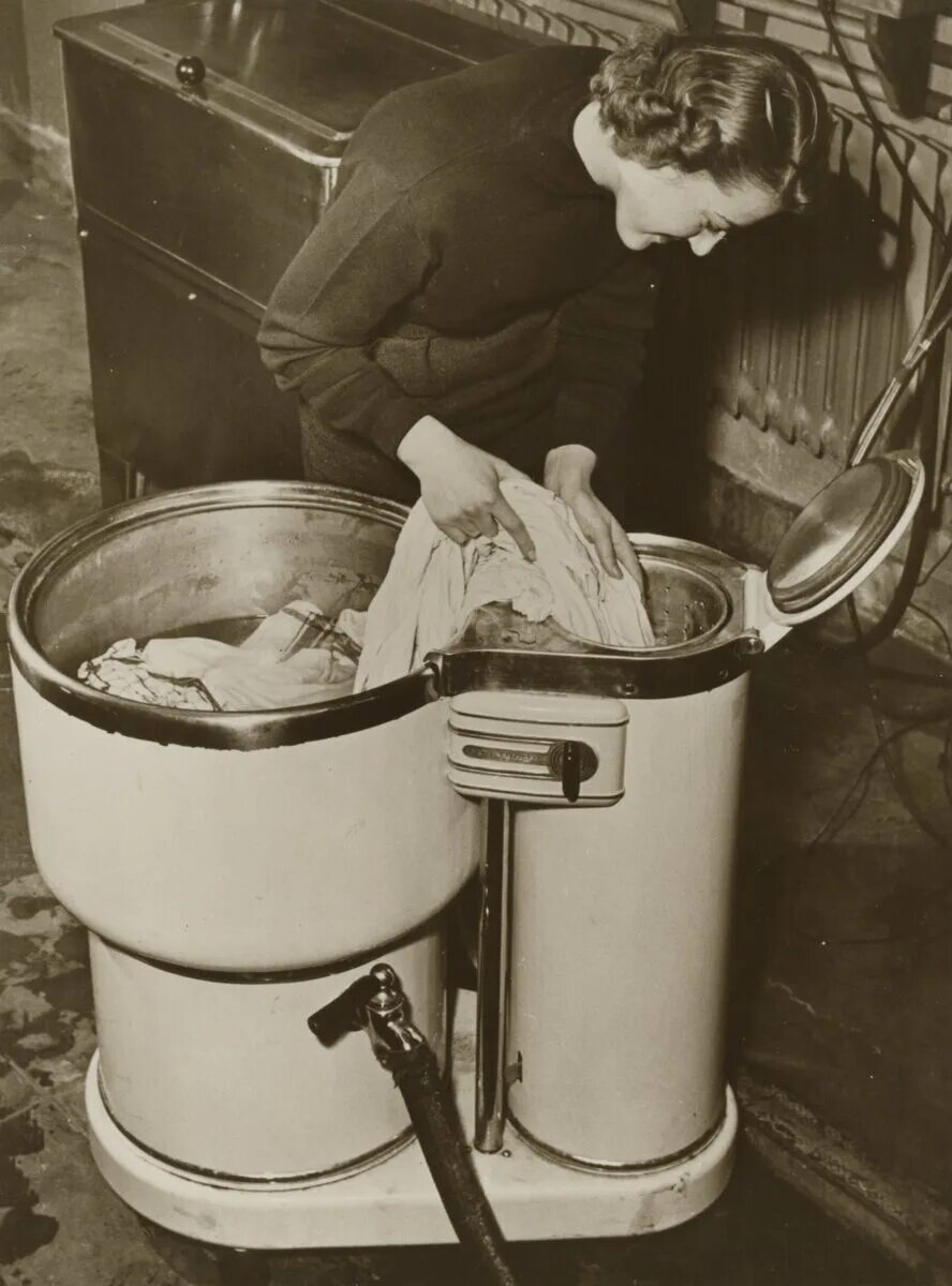 Первая стиральная машина автомат. Уильям Блэкстоун первая стиральная машина. Первая стиральная машина Алва Фишер. Стиральная машина Thor 1908. Эллен Эглуи стиральная машина.