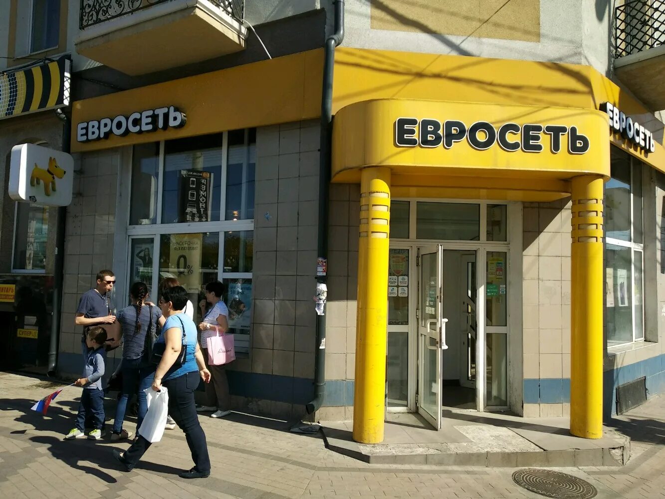 Театральная 36-40 калининград. Энерготрансбанк. Золотая корона где снять в калининграде. Локо банк калининград. Золотая корона в калининграде.