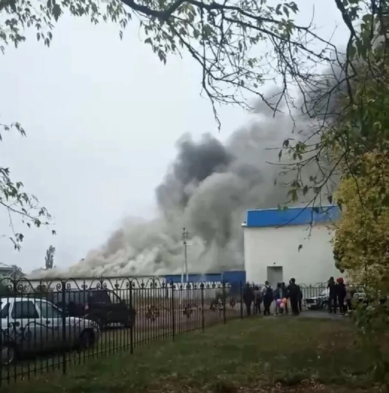 Пожар бабяково воронеж 2020. Пожар в семилукском районе. Горит дом в новохоперске. Пожар в новохоперске. Пожар в новохоперске.