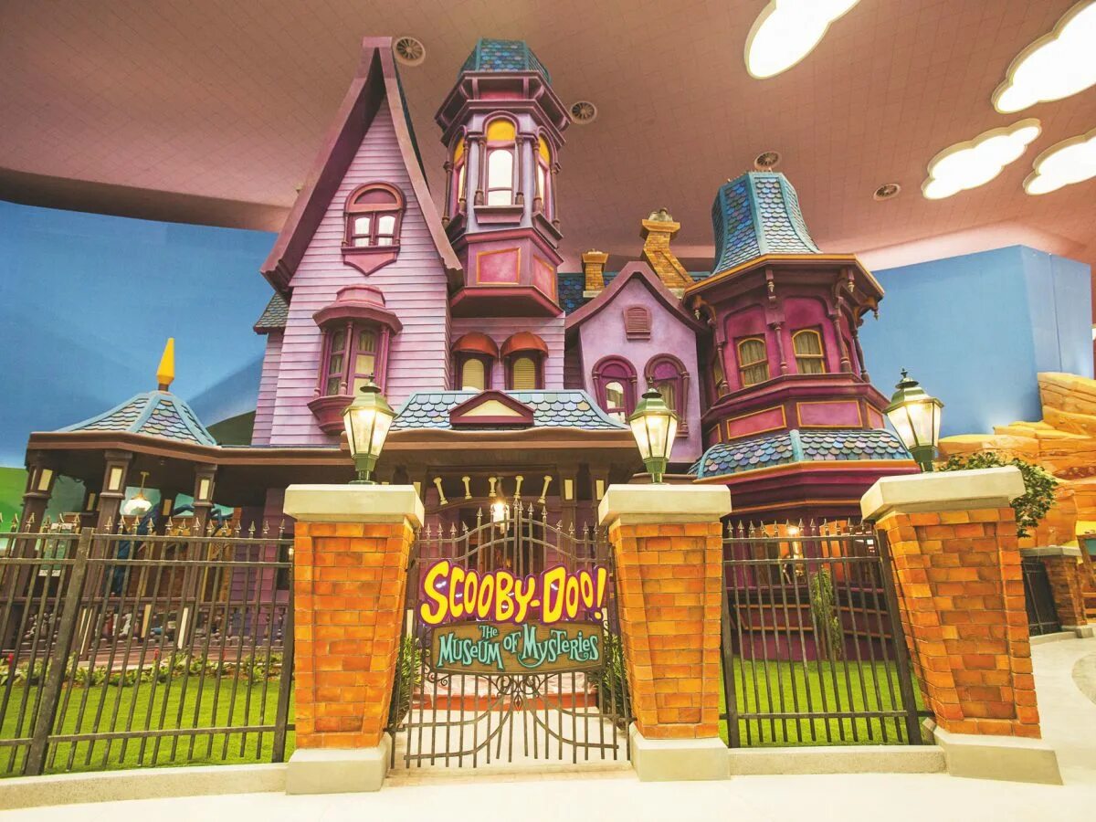 Ворнер бразер парк дубай. Парк бразерс. Ворнер бразер парк дубай. Парк уорнер мадрид аттракционы. Уорнер бразерс парк абу даби.