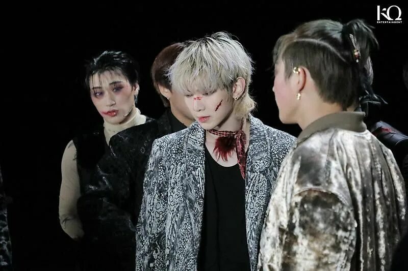 Ateez black cat nero. Ateez the black. Ateez black cat nero. Ateez black cat. Ateez black cat.