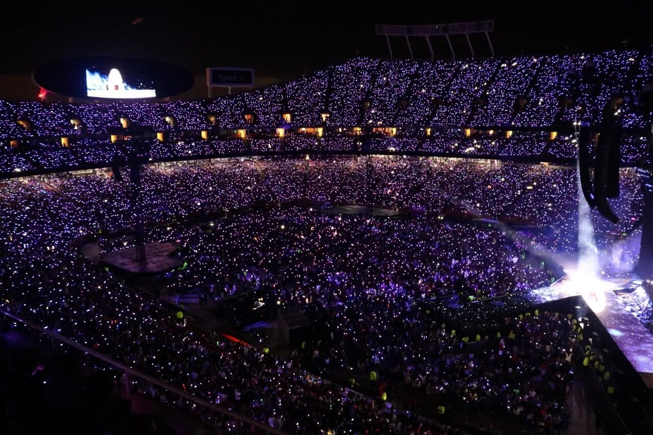 Стадион Свифт. Reputation Stadium Tour. Taylor Swift Live Stadium Tour. Reputation Stadium Tour Stage.