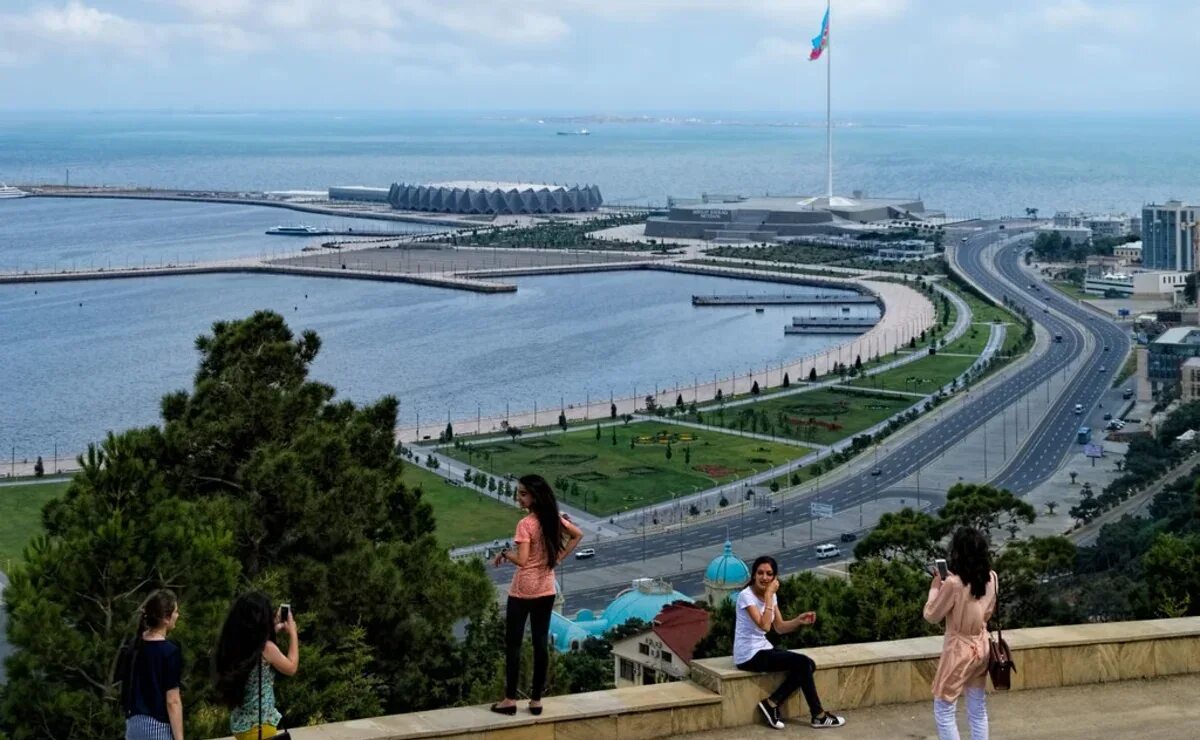 Республика азербайджан море. Баку пляжи 2025. набережная каспия в баку. азербайджан море курорты. лето в азербайджане.