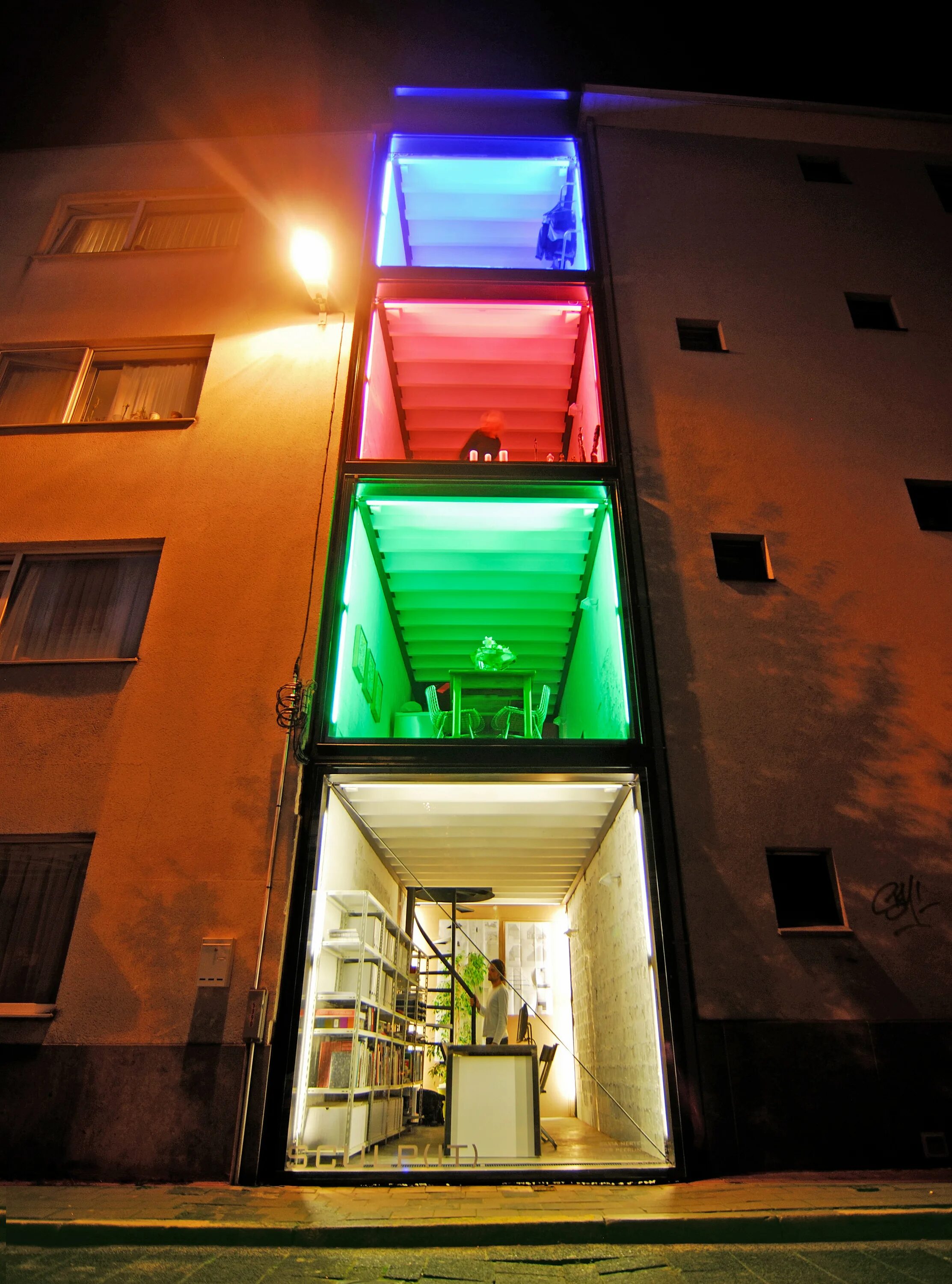 Самый узкий дом. Дом керет-хаус. Самый узкий дом. Тонкий жилой комплекс. Самый узкий дом.