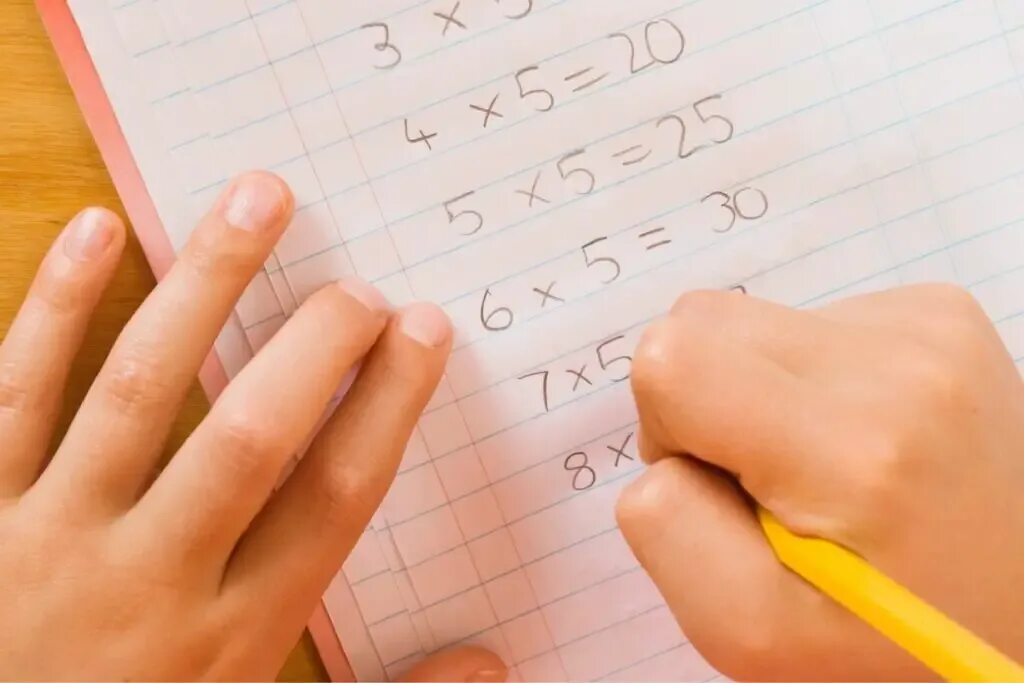Рт 3 этап 2024 математика. Writing 8. 3d girl and Letter Multiplication.