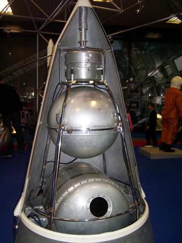 Второй советский искусственный спутник земли