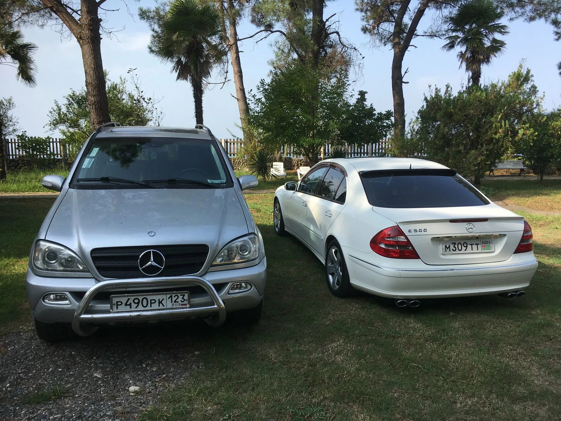 Абхаз авто мерседес. Абхаз авто мерседес. Мерседес с 500 2007 года. Абхаз авто разбор мерседес бампер передний 210 рестайлинг в гагру. Абхаз авто мерседес.