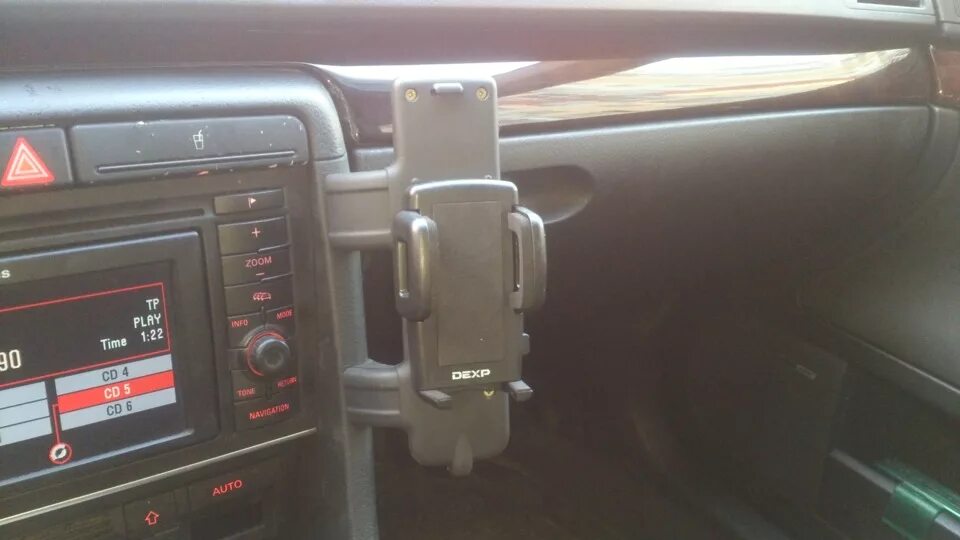 Audi a4 штатный телефон. Аукс в ауди а6 с6. Audi a6 2010 aux разъем. Ауди а6 с6 2005 салон. Андроид магнитола на ауди а8 д2.