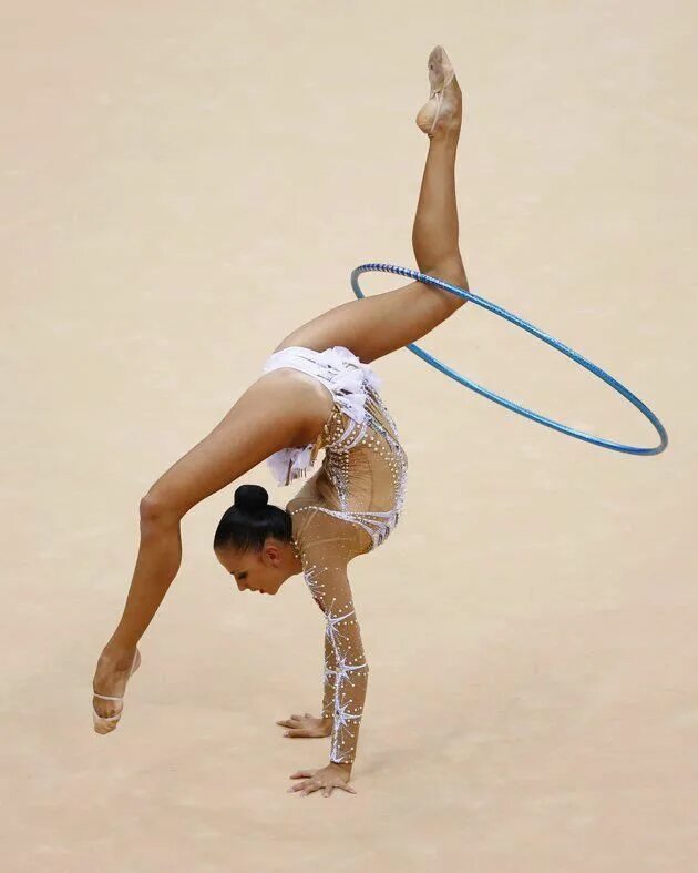 Ivan bobchinskij гимнастика. Side stretch. Гимнастические элементы с мечом. Гимнастика без костей. Сировская майя анатольевна.