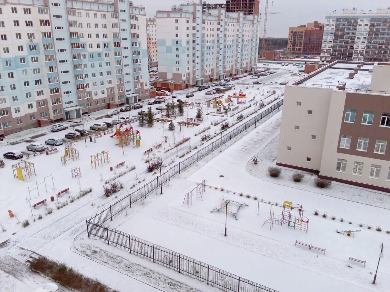 Жилмассив родники. Родники Новосибирск. Родники Снегири Новосибирск. Микрорайон Родники Новосибирск. Родники Новосибирск Свечникова 9.