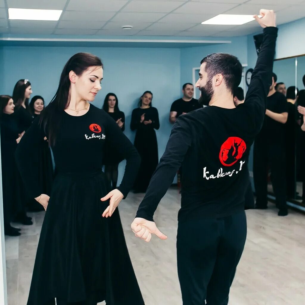 Школа танцев кавказа. Gorec школа кавказских танцев. Школа кавказских танцев lezginka. Танцы кавказа. Кавказские танцы вектор.