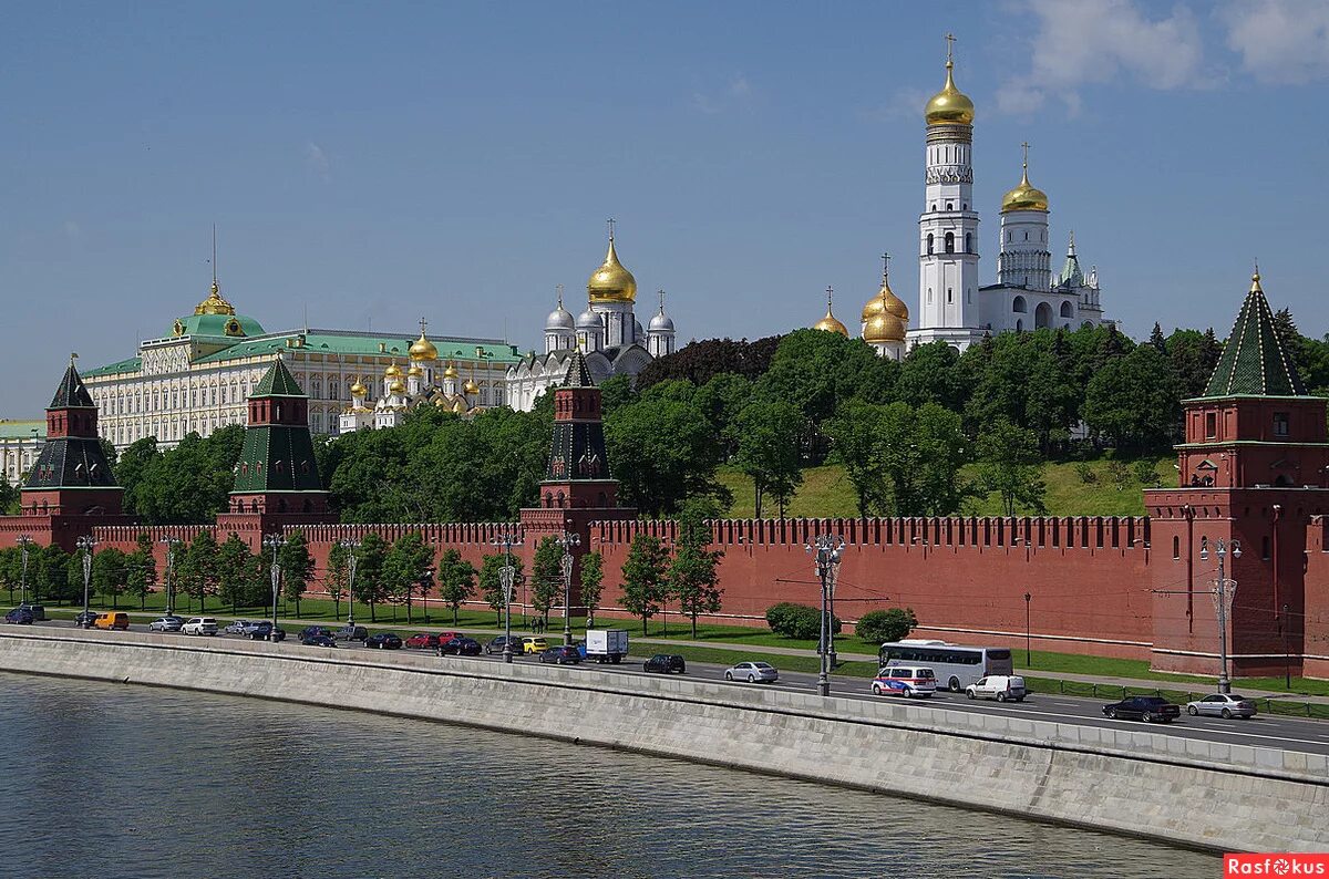 Кремлевский город москва. Кремль Москва. Набережная Кремля Москва. Кремлевская ннабережная. Кремль с кремлевской набережной.