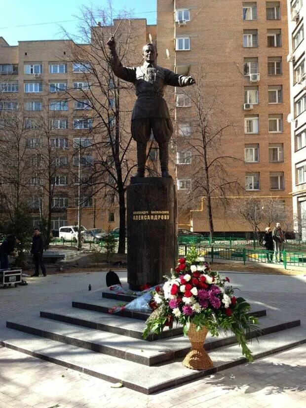 Памятник Александру Александрову в Москве. Памятник композитору Александрову в Москве. Памятник александру александрову