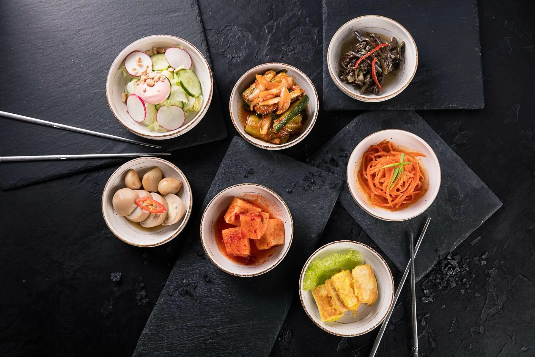 Bao вид. Южная Корея кухня панчан. Корейские закуски панчан. Кимчи панчан. Панчан сет.
