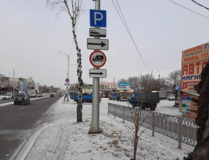 Стоянка в благовещенске. Машина на бесплатной парковке от 1 лица. Пожарная машина провалилась в паркинг. Стоянка в благовещенске. Парковка "город".