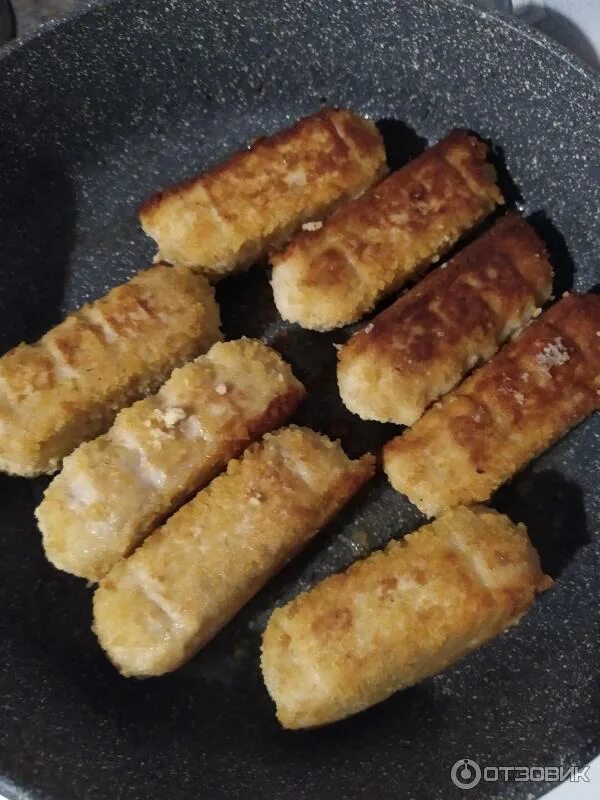 Биточки куриные с сыром. Котлеты с сыром моцарелла. Куриные котлеты с сыром и сладким перцем. Котлеты из хариуса название блюда. С чем ставят биточки.