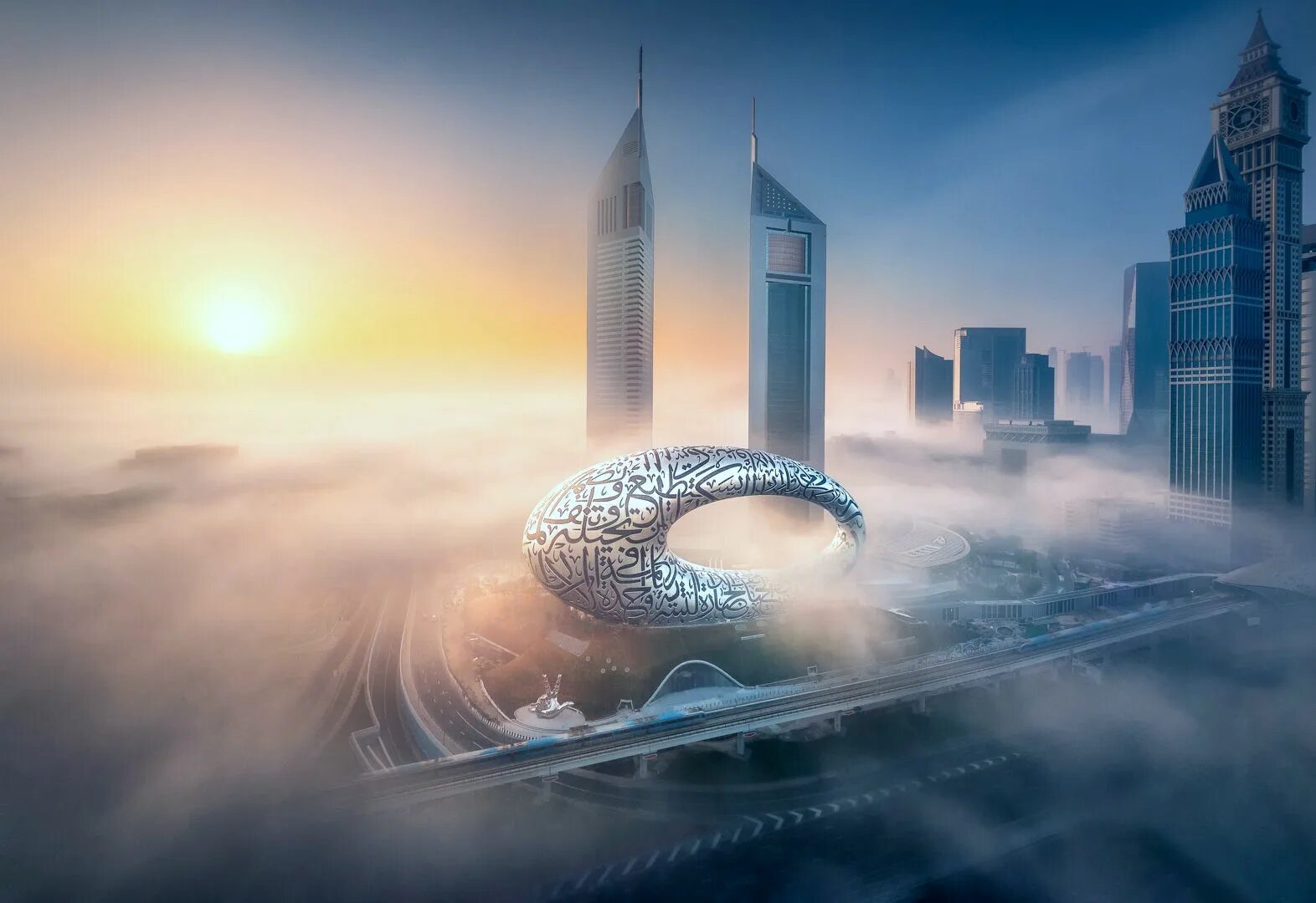 Дубай потом 2024. Дубай Museum of the Future. Dubai музей будущего. Музей будущего в Дубае внутри. Музей будущего в Дубае 2023.