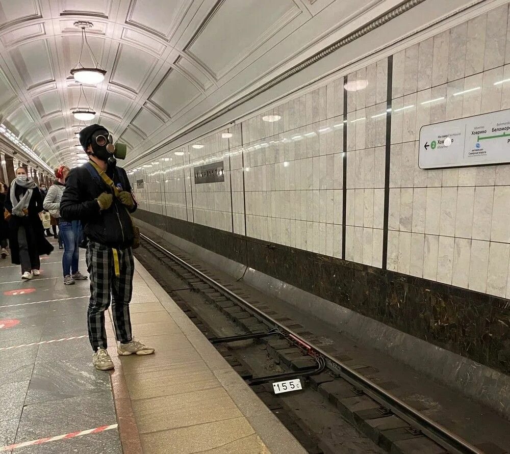 Можно метро выйдя. Необычные места в метрополитене. Пассажиры метро. В Москву 20 20 Московского метрополитена. Метро 20.