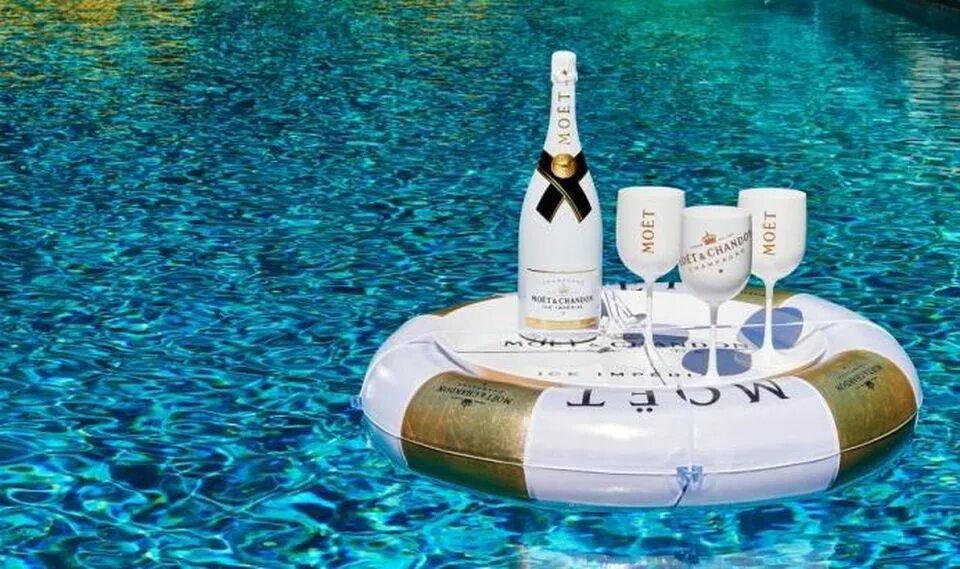 Moet Chandon Ice. Торт шампанское море. Бассейн шампанского. С днем рождения море шампанское. Drinking champagne