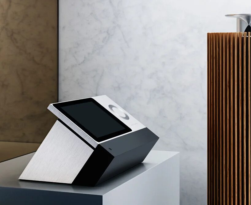 Bang olufsen отзыв. Аудиосистема Bang Olufsen. Колонка BEOSOUND. Бенг Олофсон. Bang Olufsen 2.1.