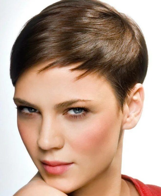 Пикси андеркат 2021. Пикси гаврош гарсон. Стрижка гарсон гаврош. Время коротких стрижек. Стрижка боб-гарсон на короткие волосы.