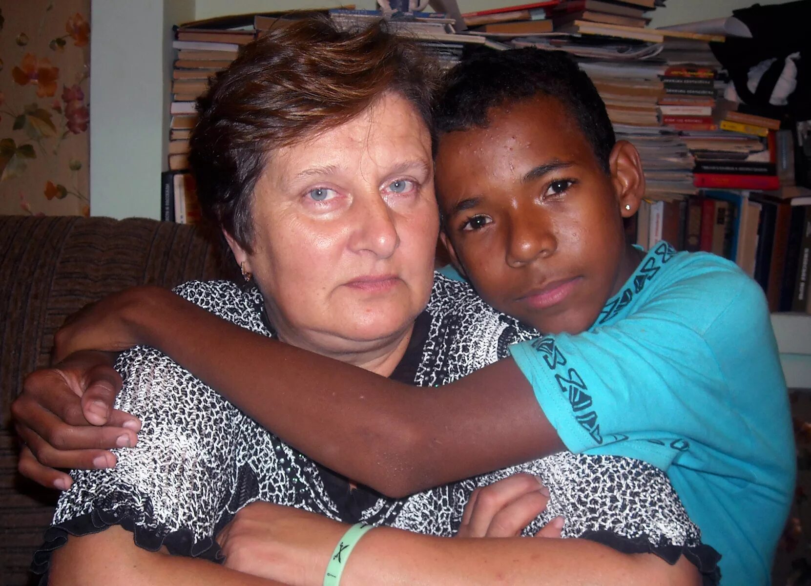 Межрасовая семья. Mother and son lost weekend. Русский мама с негром. Жены афроамериканцев. Сурогатная мать для чёрных.