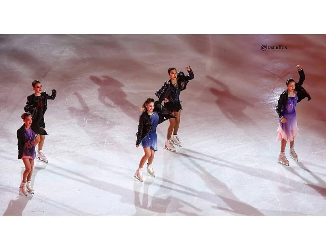 Когда выйдут танцы 2. Шоу чемпионы на льду совместное фото.