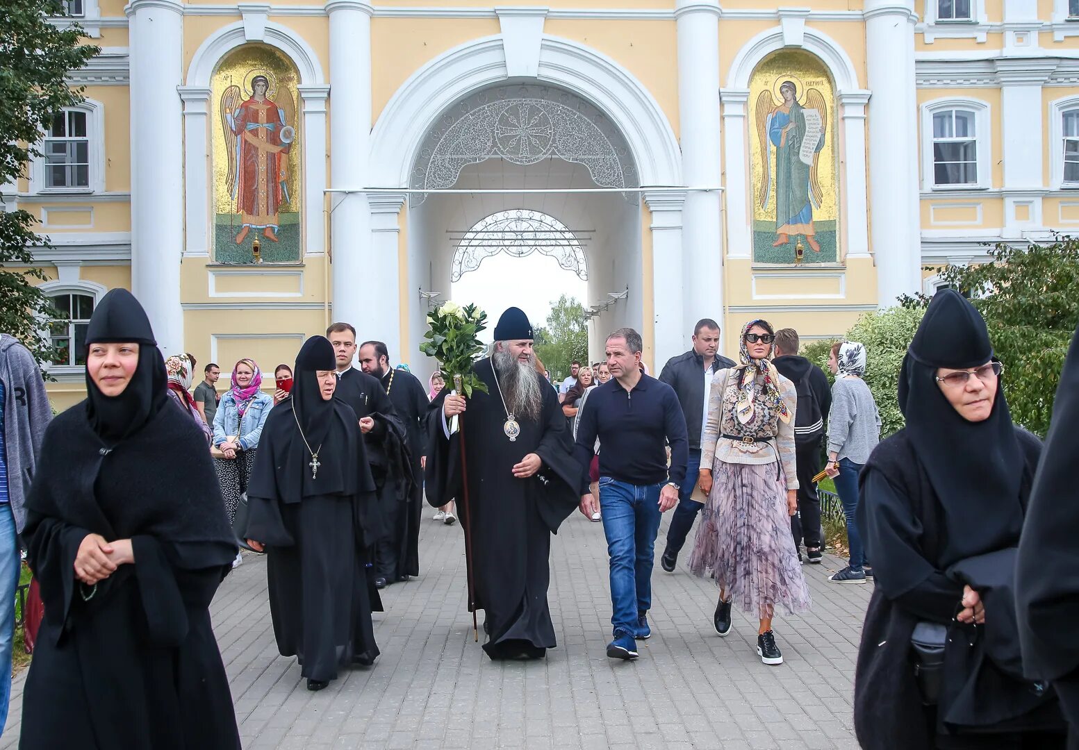 Сайт саровской монастыря. Успенская Саровская пустынь Саров. Монастырь Саров 2015. Свято-Успенский мужской монастырь Саров. Свято-Успенская Саровская монастырь 4 класс.