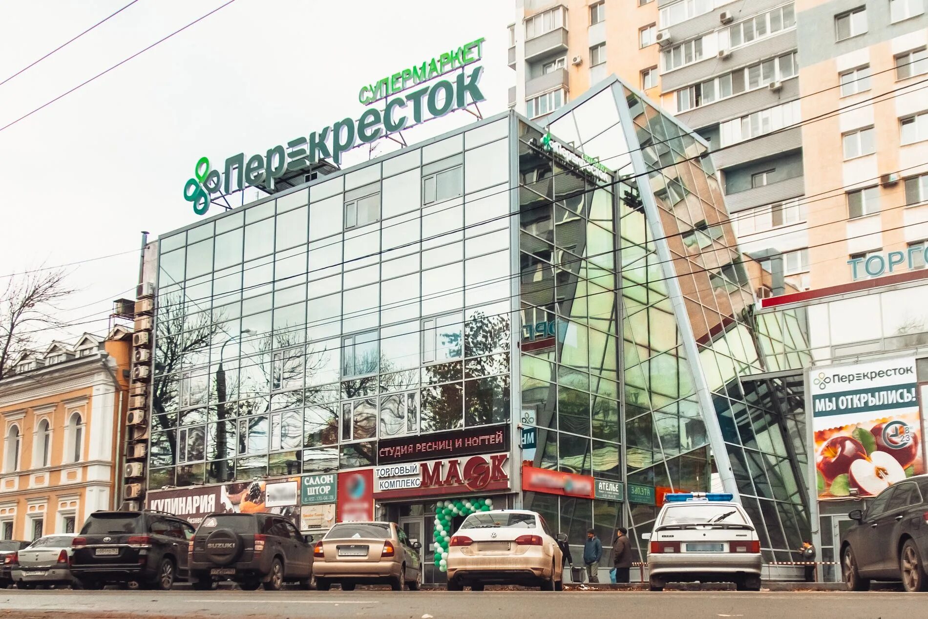 Доступное рядом. Самара ул Водников 28/30. Водников 28/30. Ул. Водников, д. 28/30 Самара. Самара ул Водников 28/30 магазин перекресток.