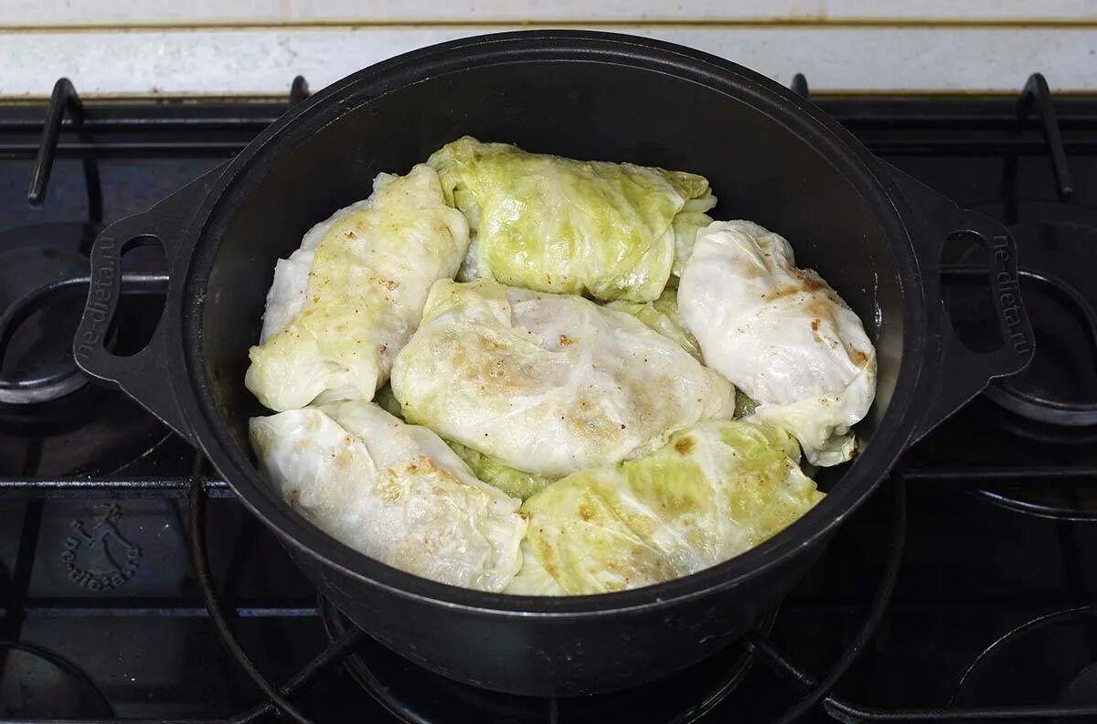 Как приготовить вкусно голубцы в кастрюле. Голубцы в кастрюле. кастрюля для голубцов. голубцы с капустой. голубцы мясные.