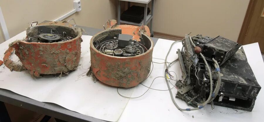 черный ящик картинки для презентации. черный ящик по истории россии. черный ящик записи. бортовой самописец самолета. что такое черный ящик для объектов.