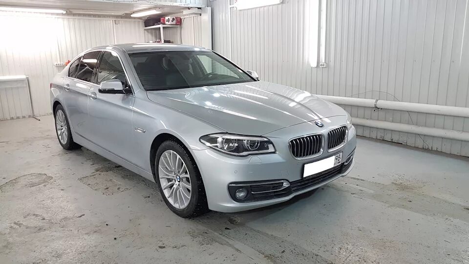 Bmw 528 f10. BMW 528 2015. F10 528. БМВ 528 f10 корпус.