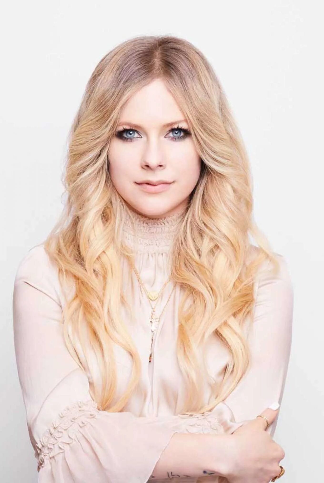 Песня светлые волосы. Аврил Лавин. Певица avril Lavigne. Канадская певица Аврил Лавин. Певица Аврил Лавин Канада.