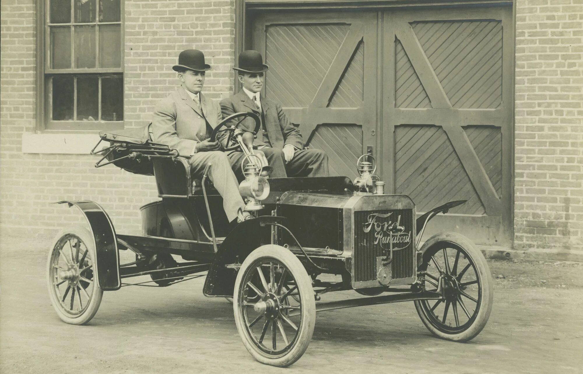 Первая машина форд. Форд т 1908. Форд т 1903. Ford model t 1908. Форд модель а 1903.