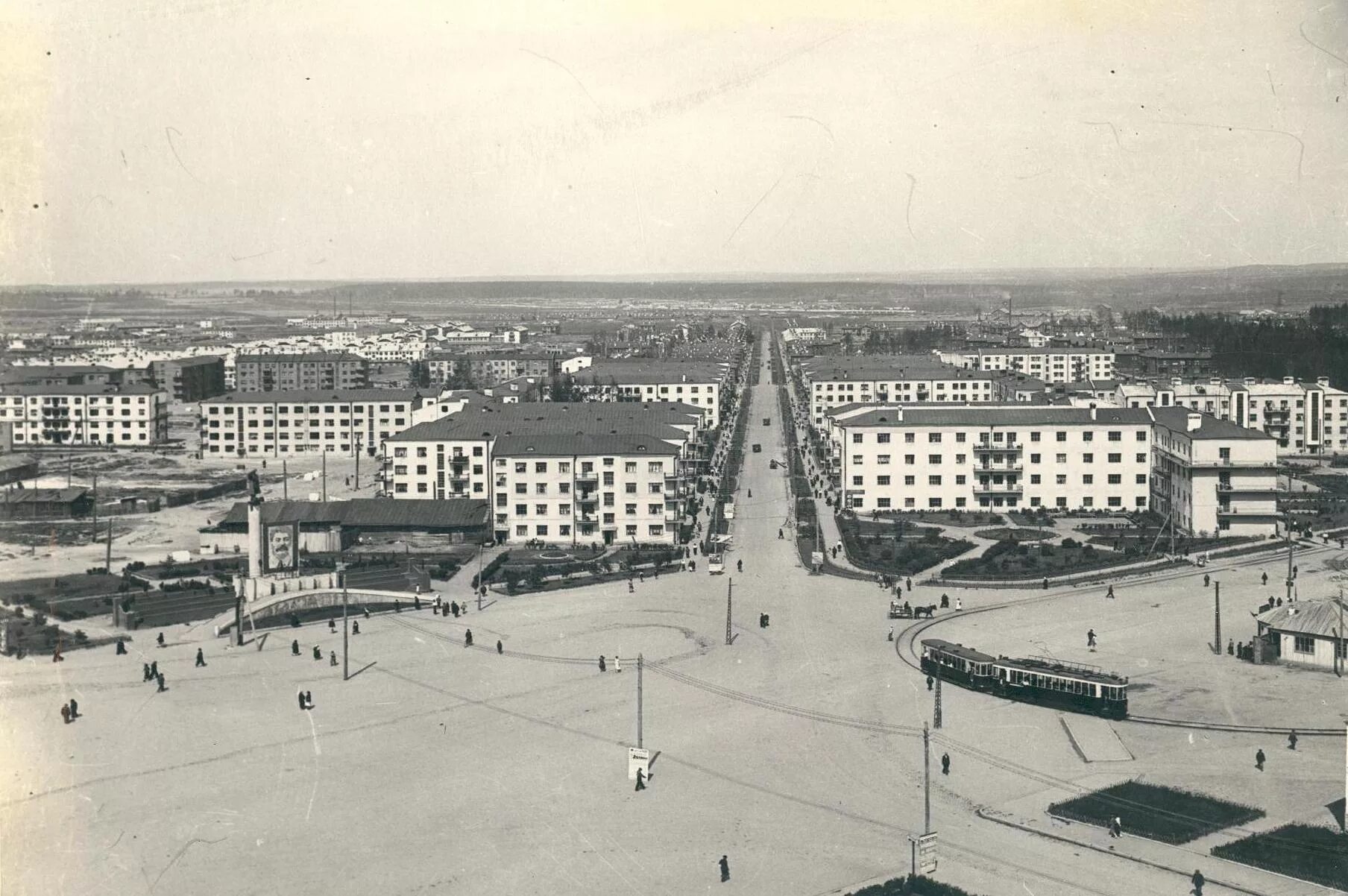 В каком городе находится уралмаш. Уралмаш площадь первой Пятилетки. Соцгород Уралмаш. Площадь первой Пятилетки Екатеринбург. Уралмаш площадь первой Пятилетки завод УЗТМ.