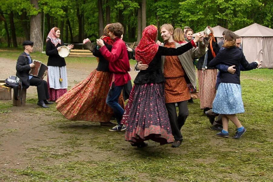 музыка кадриль народная. народная кадриль русские народные танцы. ансамбль березка пляски. музыка кадриль народная. народные танцы в деревне.