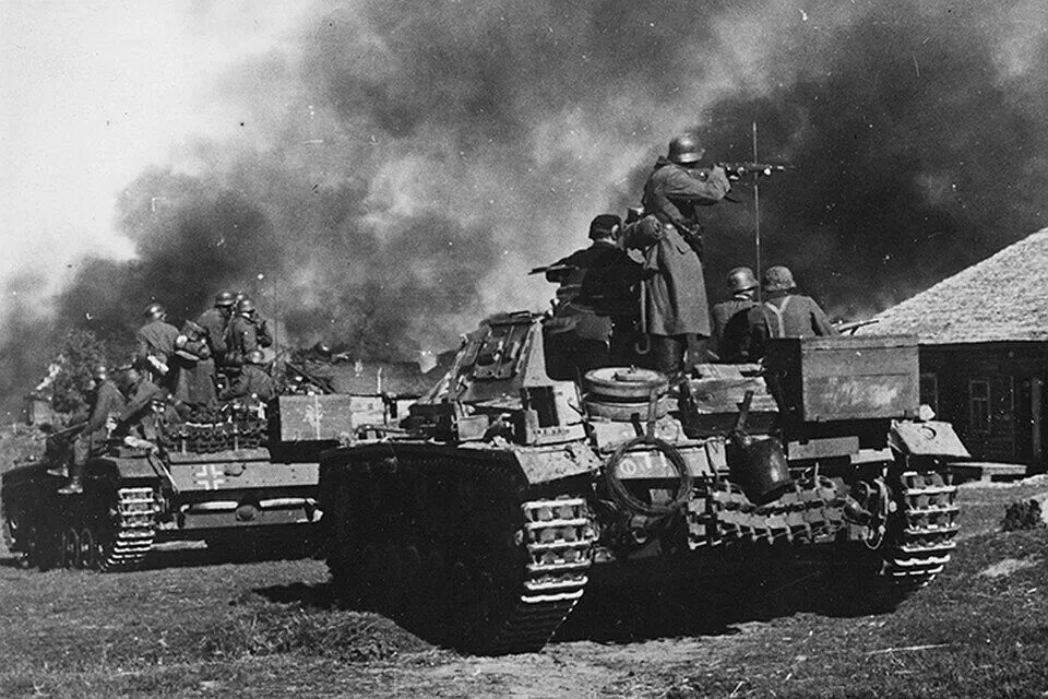 Центр вермахта. 11 танковая дивизия вермахта. немецкие танки 1941 года барбаросса. наступление немцев 22 июня 1941. немецкая атака 1941.