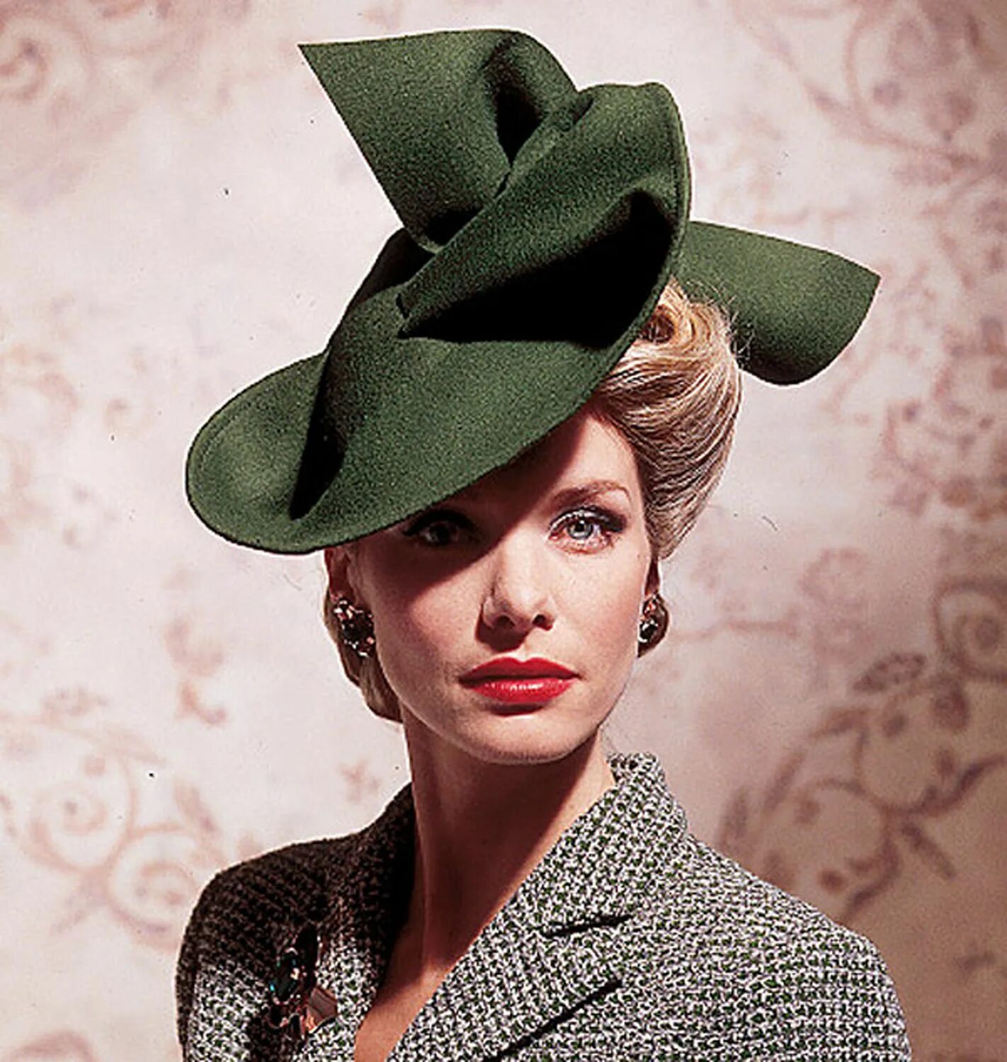 Шляпа Кристиан диор летняя. Шанель шляпки 1930е. Шанель шляпки 1940е. Шляпа диор женская. Шляпа современные нарезки