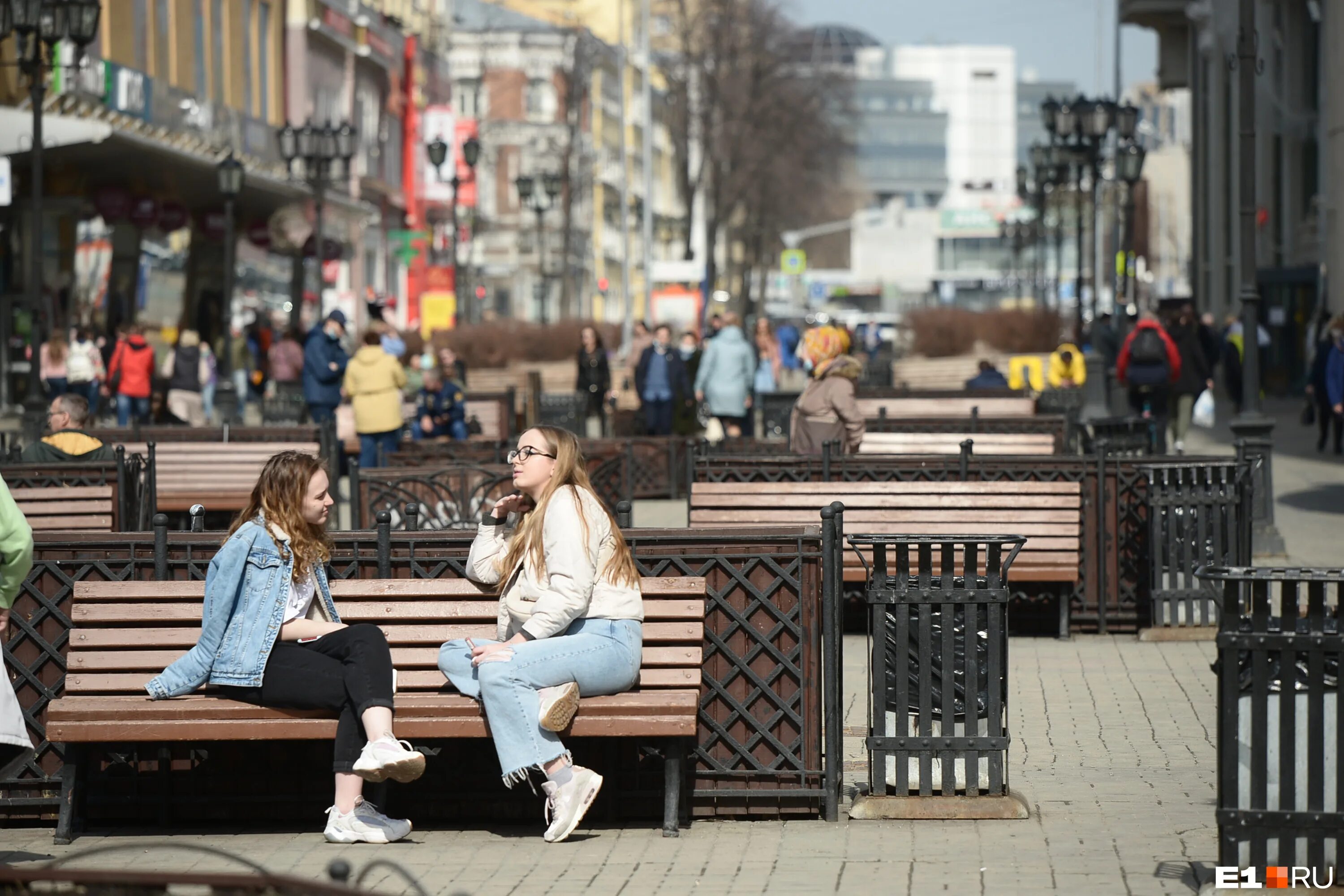 В екатеринбурге потеплеет. Весенняя фотосессия на улице. Март в городе. Теплая погода.