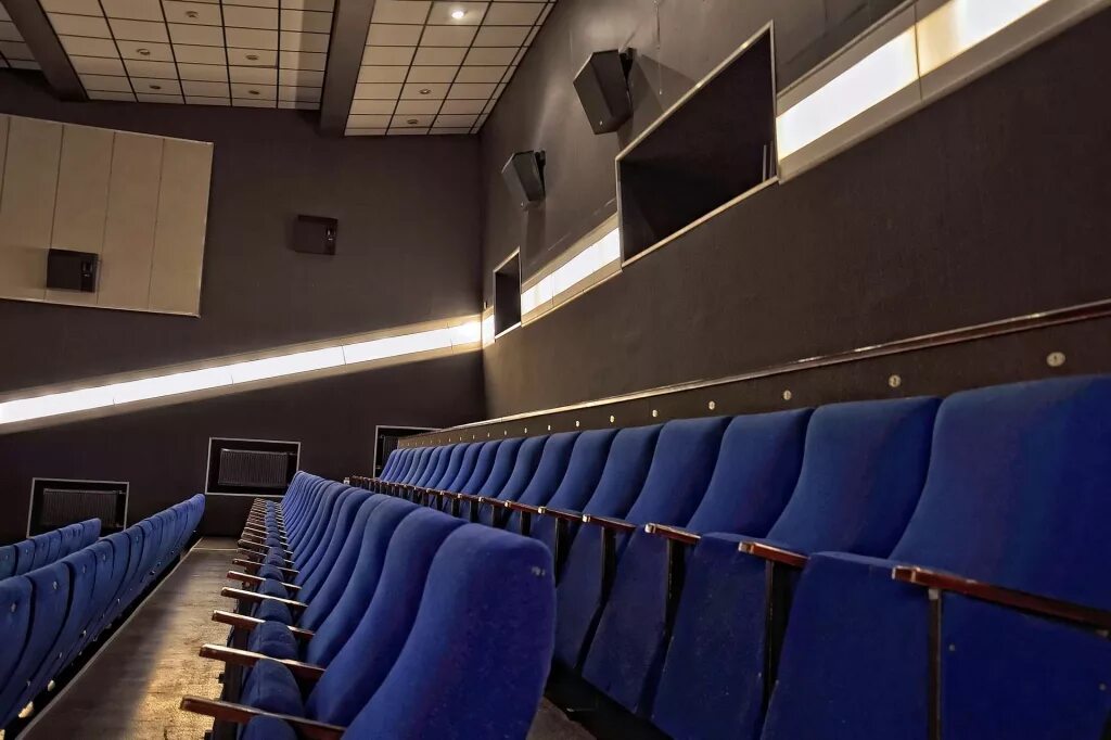 довженко. Imax 3d киномакс. довженко. кинотеатр харьков. кинотеатр вход в кинозал.