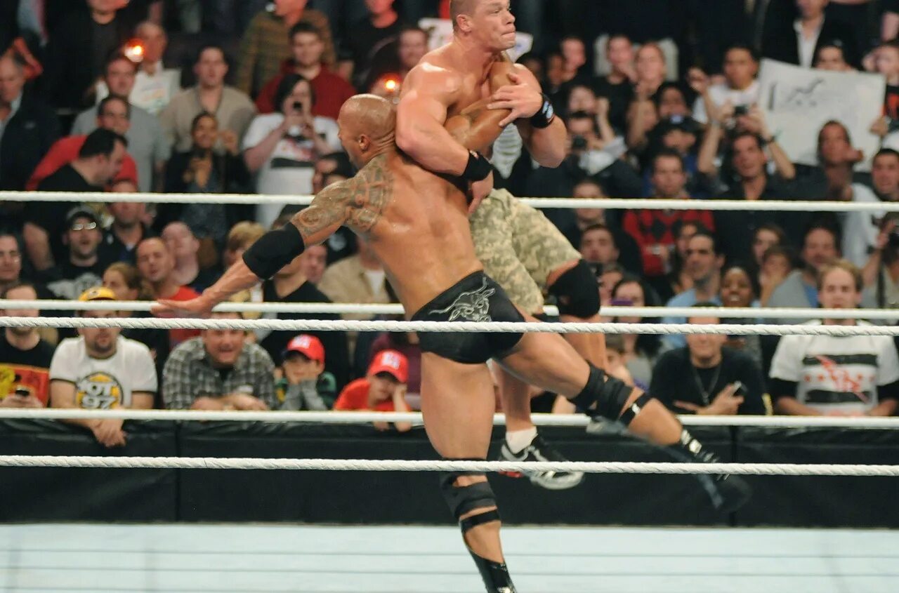 Реслинг со. Скала джонсон реслинг. джон сина реслинг. дуэйн джонсон wwe. дуэйн джонсон в рестлинге.
